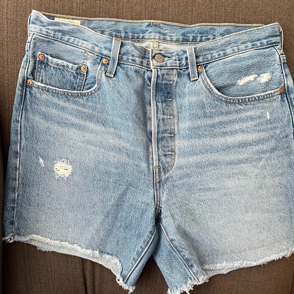 LEVI'S Premium 501 Mid Thigh Shorts Size 32 - Picture 3 of 5